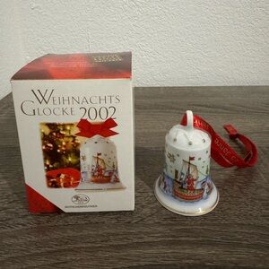 Vintage Hutschenreuther 2002 Annual Christmas Bell,         Nook Porcelain.